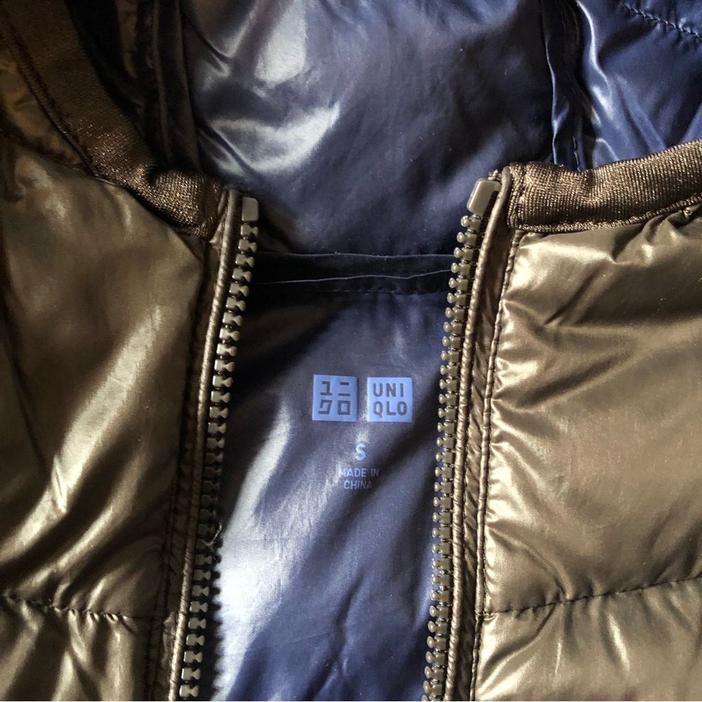 Uniqlo Puffer Jacket with hood - Picture 2 of 3